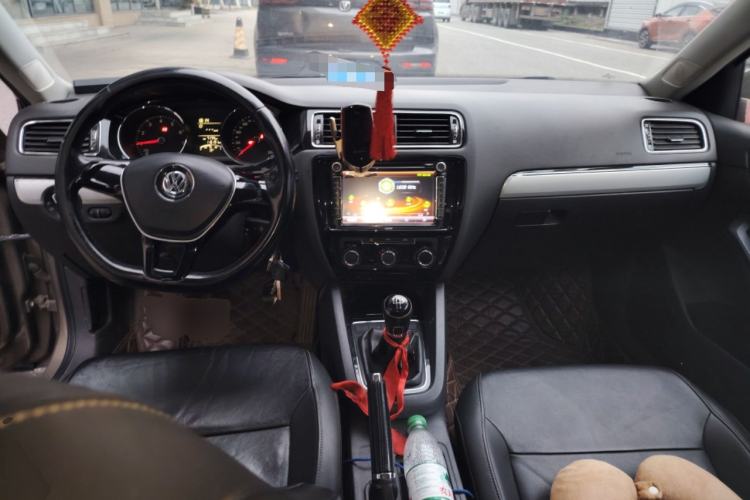 Used Volkswagen Sagitar 2015 1.6L Manual Comfort Model