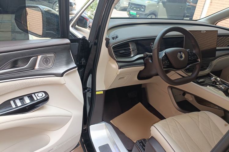 Used Denza D9 2024 DM-i 980 Four-Wheel Drive Prestige Model
