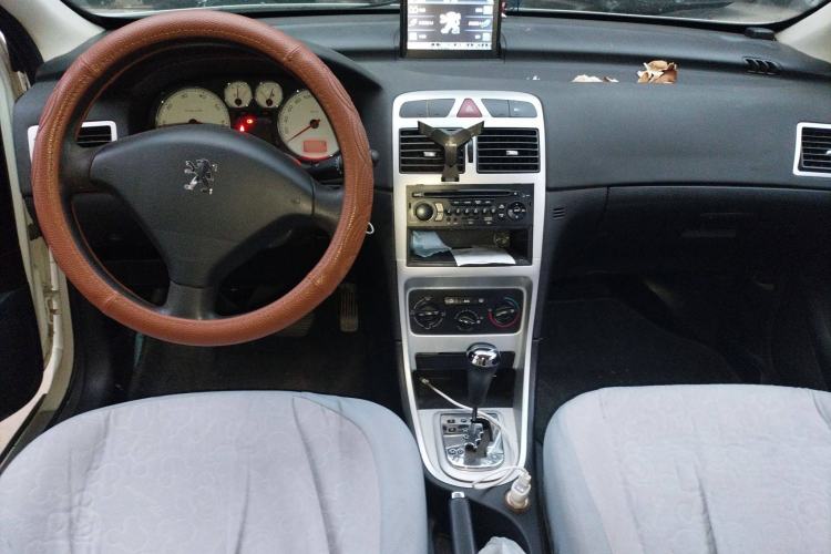 Used Peugeot 307 2010 Sedan 1.6L Automatic Comfort Edition Center Console