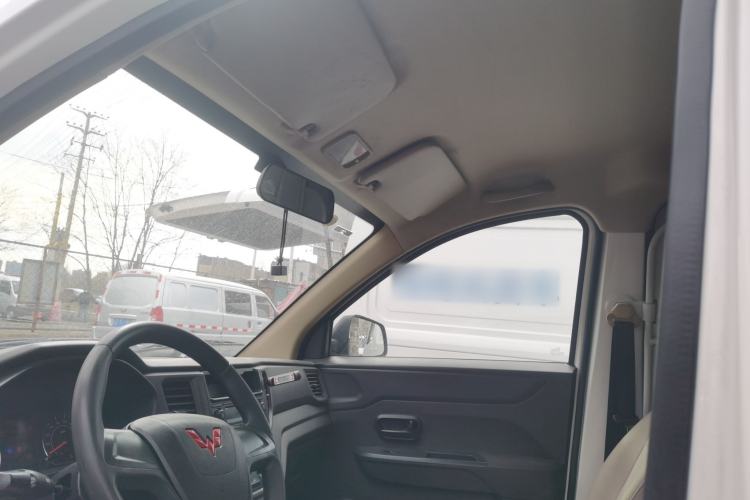 Used Wuling Hongguang V 2022 1.5L Jingqu Edition Enclosed-Window Vehicle with Electric Power Steering LAR Headliner