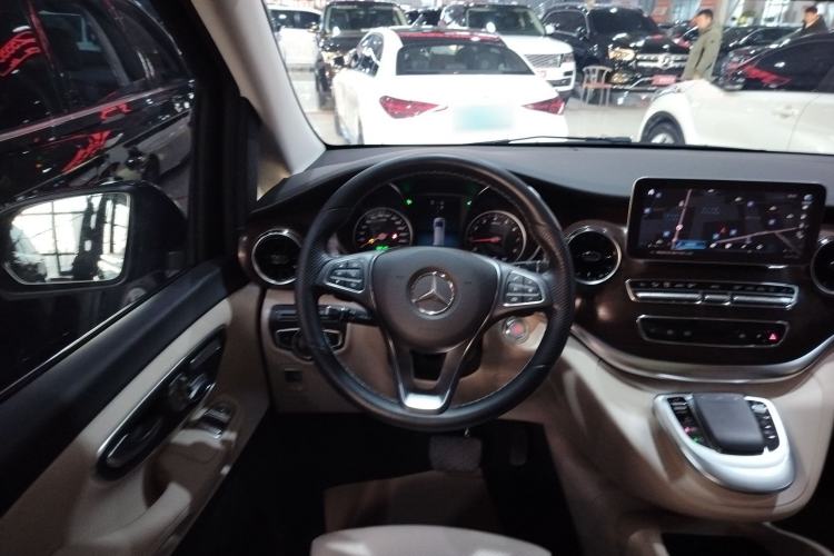 Used Mercedes-Benz V-Class 2022 V 260 Avantgarde Edition
