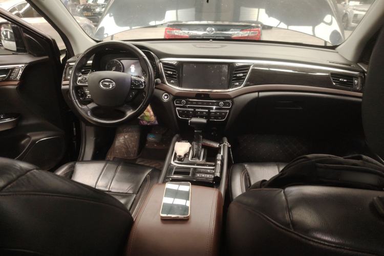 Used GAC Trumpchi GS8 2017 320T Two-Wheel Drive Luxury Smart Connectivity Version (7 Seats) Center Console