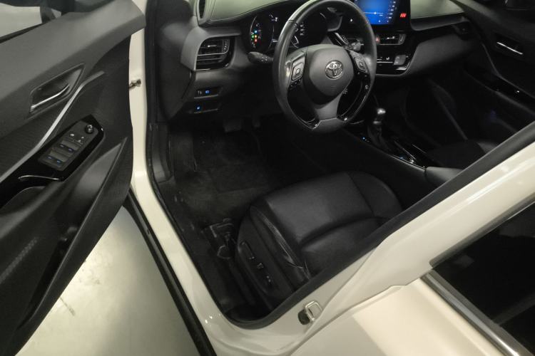 Used Toyota IZOA 2021 2.0L Yichi Version
