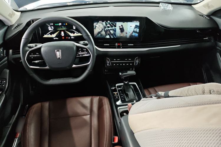 Used Bestune B70 2025 Dragon Edition 1.5T Quality Enjoyment Model Center Console