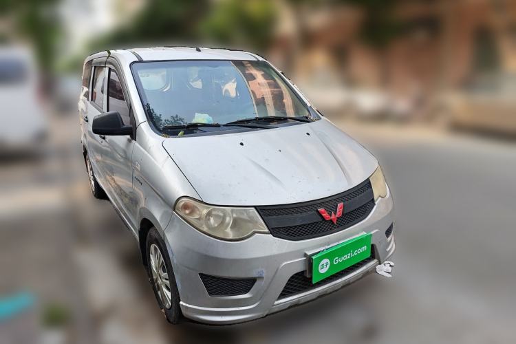 Used Wuling Hongguang 2015 1.5L S Basic Version China V Standard Front Right 45 Deg