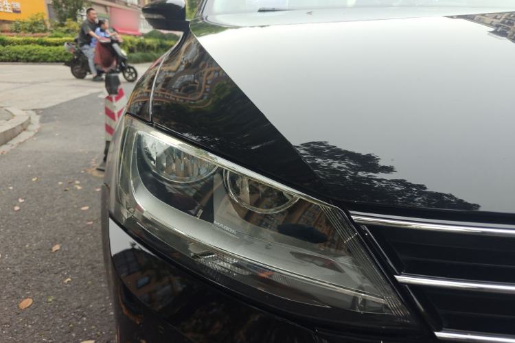 Used Volkswagen Sagitar 2015 1.6L Automatic Comfort Model Right Front Headlight