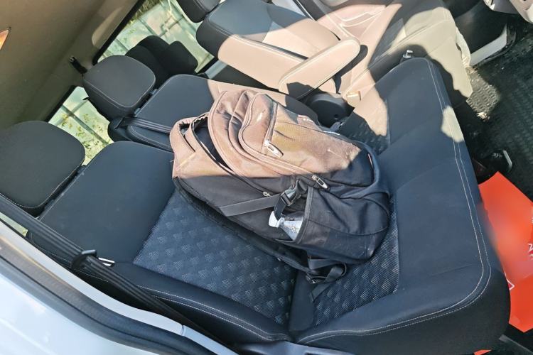 Used SAIC MAXUS Xintu V80 2023 2.0T Manual Classic Aoyuntong Short Wheelbase Ultra-Low Roof 5/6-Seater Right Front Seat