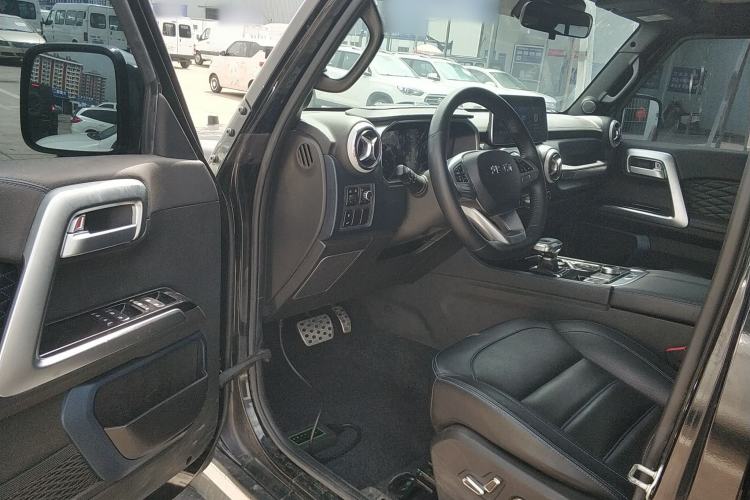Used BAIC Off-Road BJ40 2023 2.0T Automatic Four-Wheel Drive Urban Hunter Edition Chivalrous Type Driver Seat
