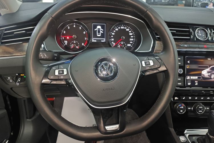 Used Volkswagen Magotan 2019 330TSI DSG Luxury Model China V Standard Steering Wheel