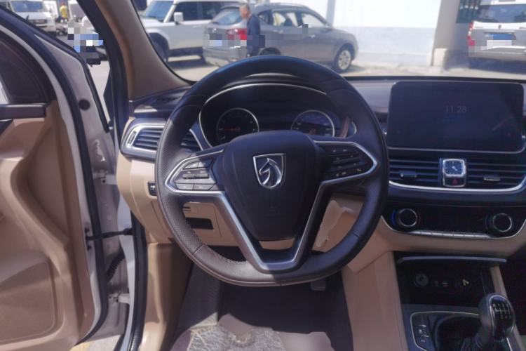 Used Baojun 730 2017 1.5T Manual Prestige Version 7 Seats