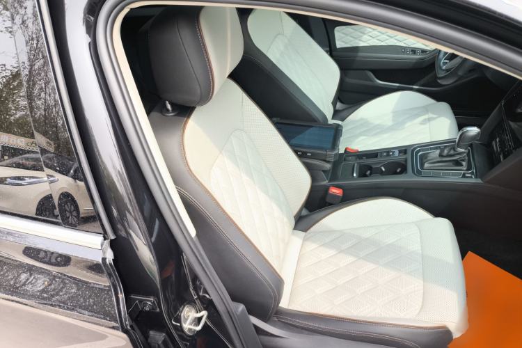 Used Volkswagen Magotan 2023 2 Million Units Commemorative Edition 330TSI DSG Luxury Version
