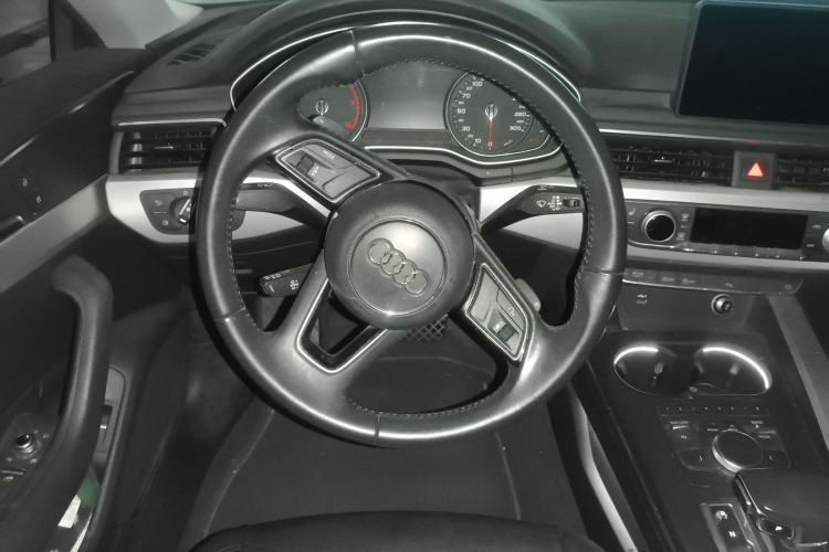 Used Audi A5 2017 Sportback 40 TFSI Fashion Model Steering Wheel