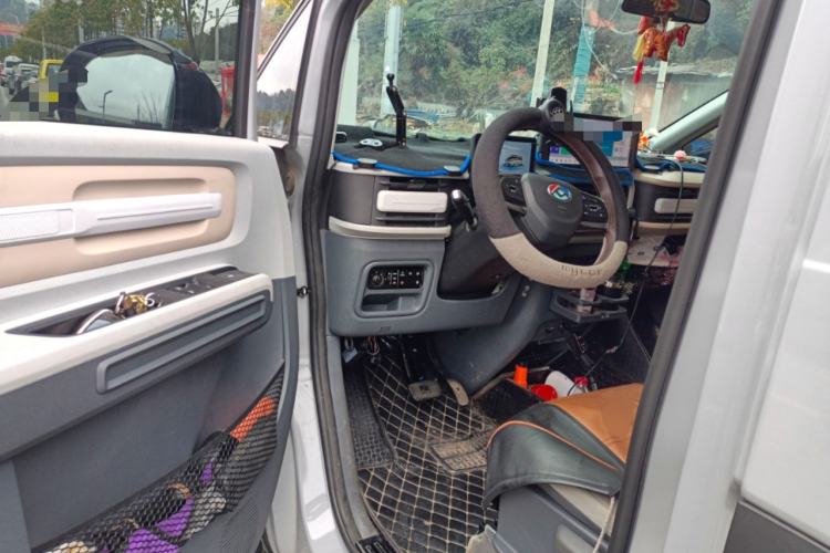 Used SAIC MAXUS Dana V1 2025 V1+ Long Wheelbase Low-Roof Multi-Function Version (62 kWh)
