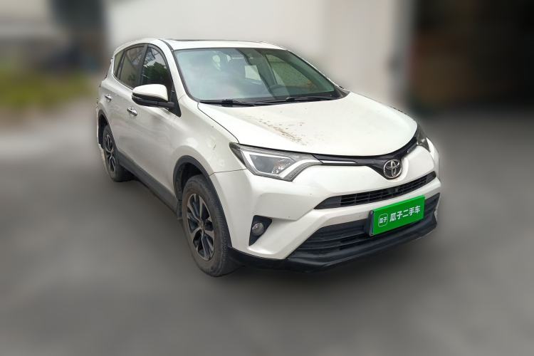 Used Toyota RAV4 2016 2.0L CVT Two-Wheel Drive Fashion Edition China V Standard Front Right 45 Deg