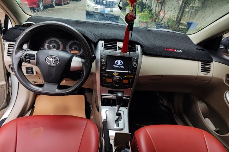 Used Toyota Corolla 2012 Luxurious Edition 1.6L Automatic GL Center Console