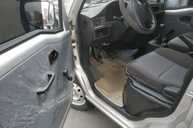 Used Wuling Zhiguang Small Truck 2023 1.5L Double-Cab LAR Driver Seat