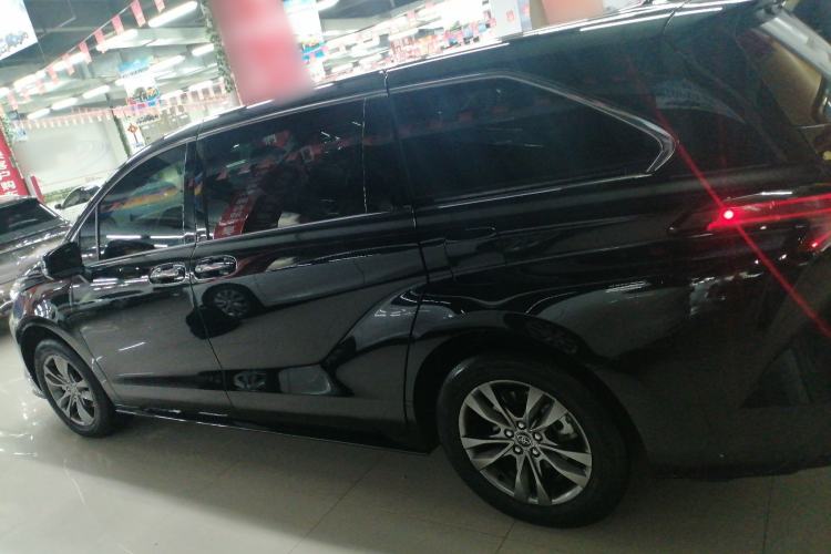 Used Toyota Sienna 2026 Model 2.5L Dual-Engine Four-Wheel-Drive Premium Edition