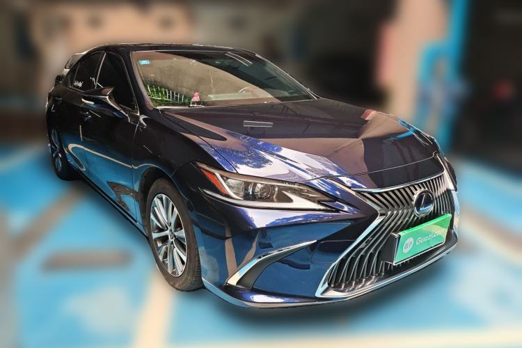 Used Lexus ES 2020 300h Premier Edition Front Right 45 Deg