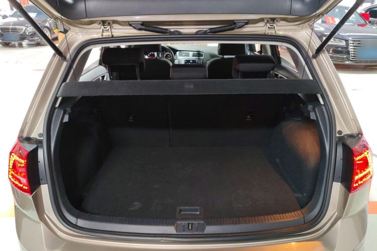 Used Volkswagen Golf 2017 230TSI Automatic Comfort Edition – Celebrating Milestone of One Million Units
