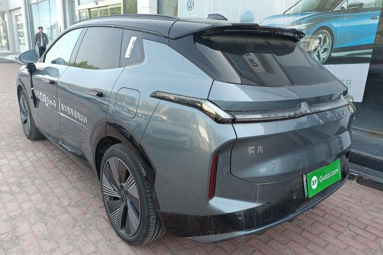 Used Lynk & Co 08 EM-P 2025 220 km All-Wheel-Drive Performance Halo Exterior 2