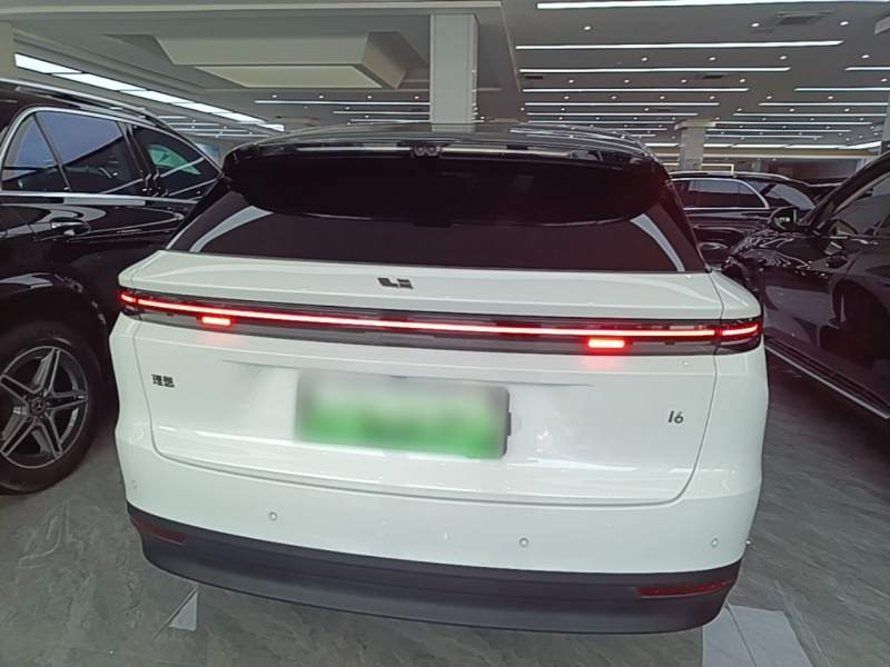 Used Li Auto i6 2025 Model Four-Wheel-Drive Standard Type — 5