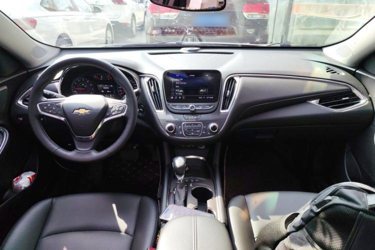 Used Chevrolet Malibu XL 2022 535T Automatic Sport Edition Center Console