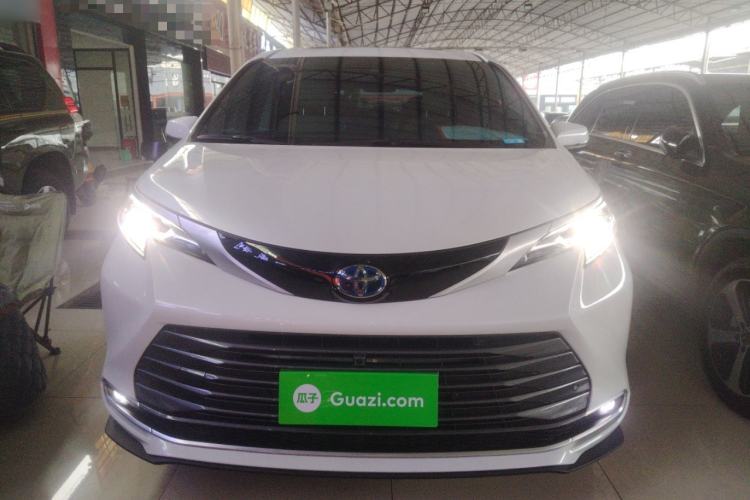 Used Toyota Sienna 2023 2.5L Hybrid Deluxe Edition
