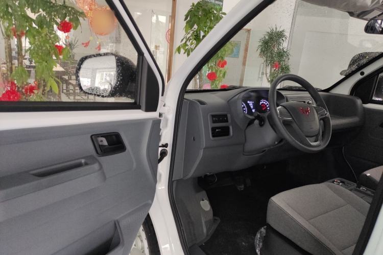 Used Wuling Yangguang 2025 Model 400km Bus Edition—Comfort Edition