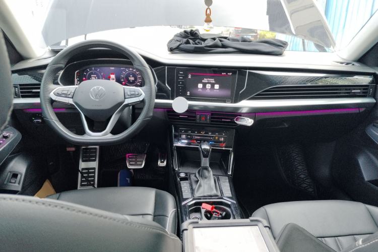 Used Volkswagen Passat 2022 330TSI Elite Edition Center Console