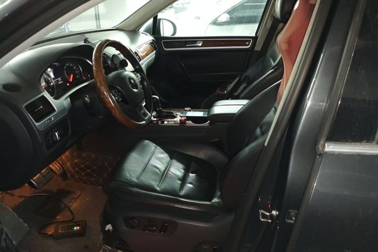 Used Volkswagen Touareg 2011 3.0 TSI High-End Version Left Front Seat