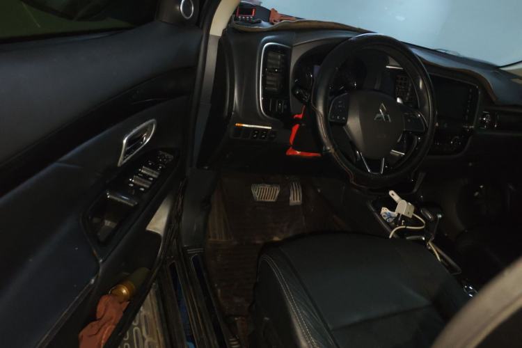 Used Mitsubishi Outlander 2018 2.4L 4x4 Elite Edition 5 Seats Driver Seat