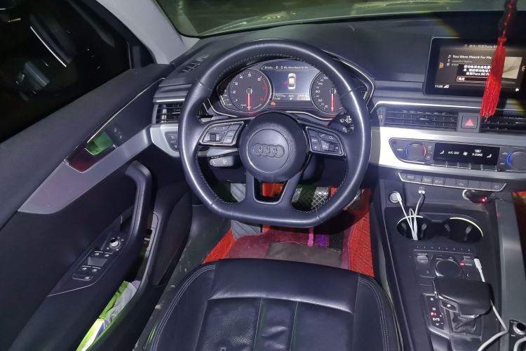 Used Audi A4L 2018 30th Anniversary Edition 45 TFSI quattro Individual Sport Edition Steering Wheel