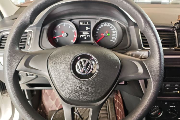 Used Volkswagen Gran Lavida 2017 1.6L Automatic Fashion Edition Steering Wheel