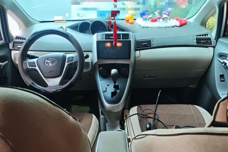 Used Toyota Verso 2015 180E CVT Crossover Edition Center Console