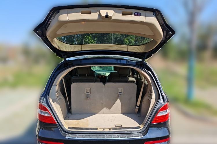 Used Mercedes-Benz R-Class 2010 R 350 L 4MATIC Trunk