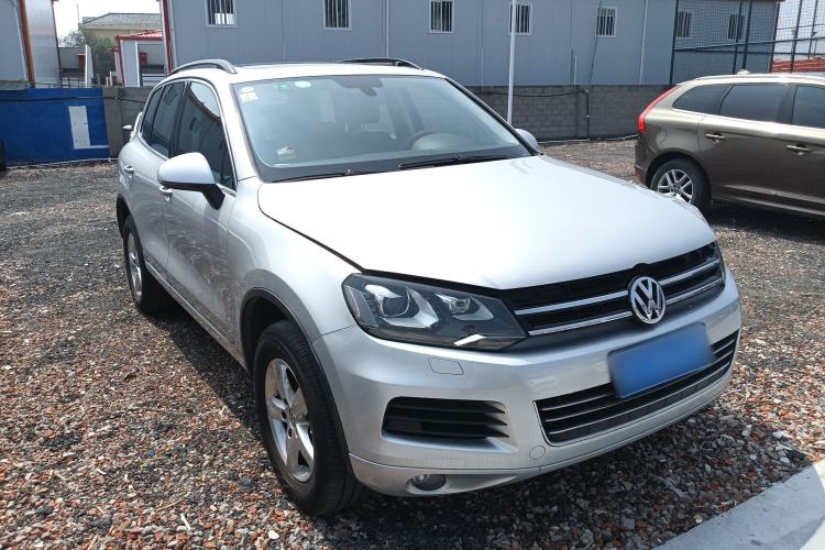 Used Volkswagen Touareg 2011 3.0 TSI Comfort Version Front Right 45 Deg