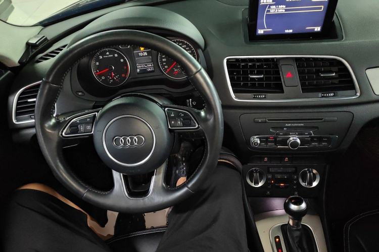 Used Audi Q3 2015 30 TFSI Ambition Edition Center Console