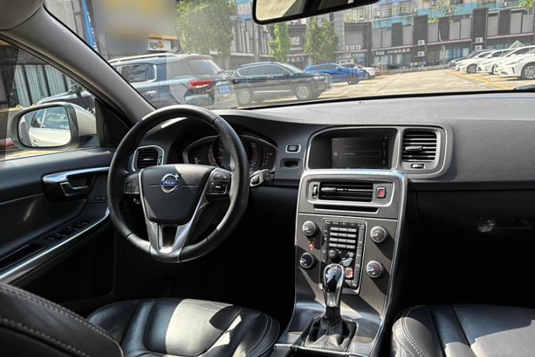 Used Volvo V60 2014 T5 Zhiya Edition