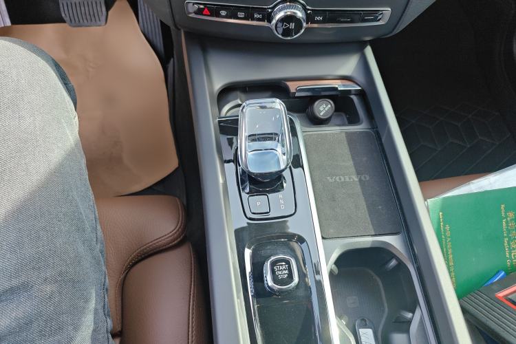 Used Volvo XC60 New Energy 2024 T8 Plug-in Hybrid Long-Range All-Wheel Drive Smart Luxury Edition
