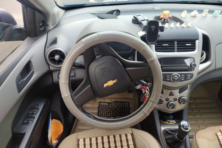 Used Chevrolet Aveo Sonic 2014 Sedan 1.4SL MT Comfort Edition Steering Wheel