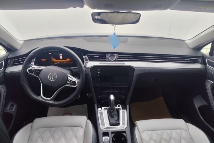 Used Volkswagen Magotan 2023 2 Million Units Limited Edition 330TSI DSG Leading Version Interior 4