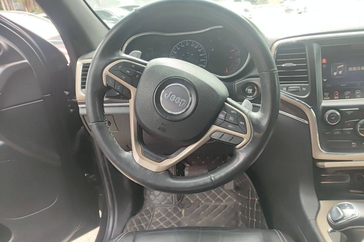 Used Jeep Grand Cherokee 2014 3.0TD Diesel Comfort Navigation Version Steering Wheel