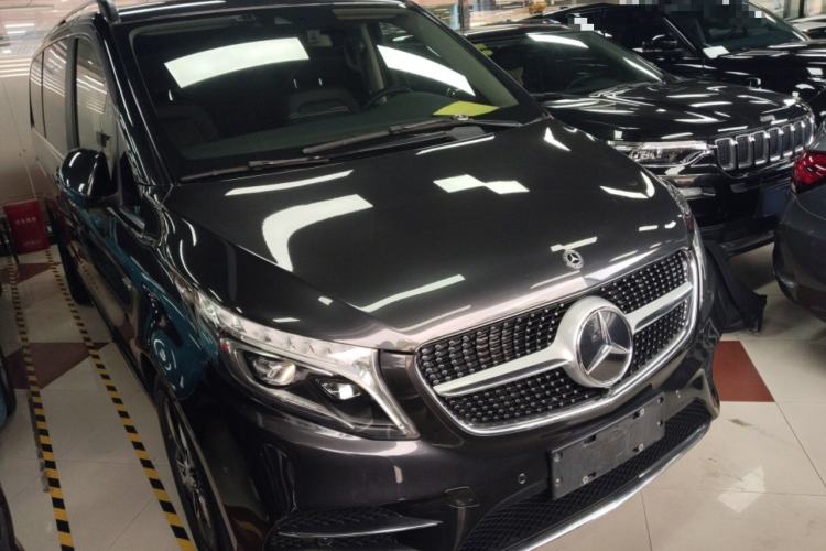 Used Mercedes-Benz V-Class 2020 V 260 L Long-wheelbase Luxury Edition Front Right 45 Deg