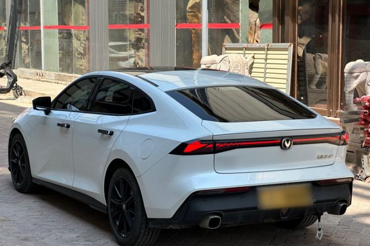 Used CHANGAN UNI-V 2022 1.5T Prestige Version
