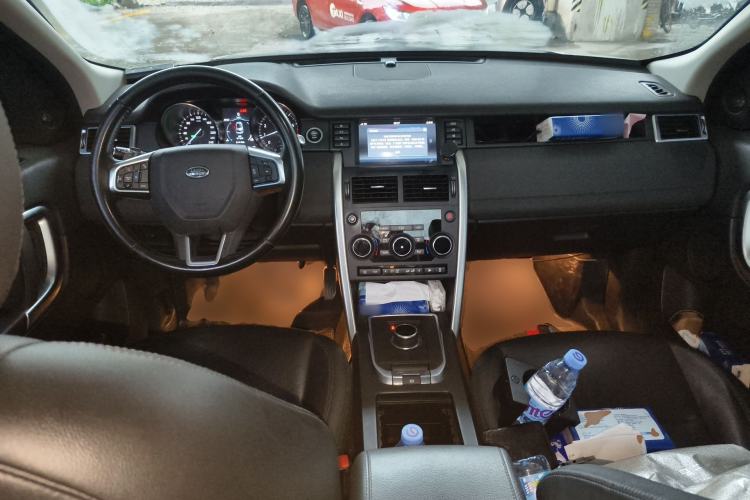 Used Land Rover Discovery Sport 2018 240 PS SE Version Center Console