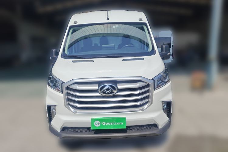 Used SAIC MAXUS Xintu V90 2024 Zhiyun 2.0T Manual Rear-Drive Extended-Wheelbase High-Roof Model with Dual Rear Tires and 3 Seats