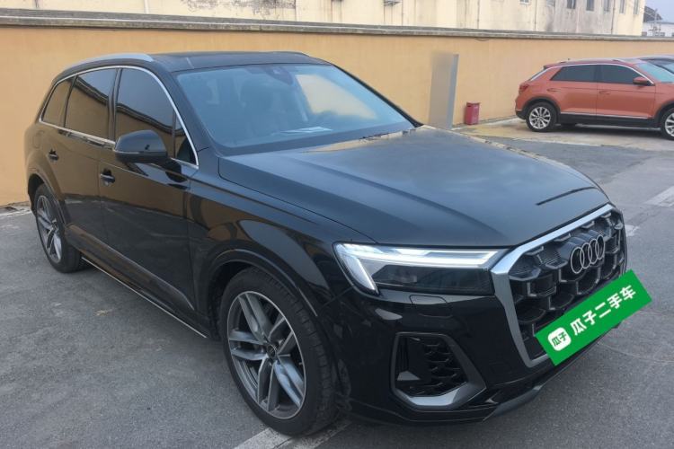 Used Audi Q7 2024 55 TFSI quattro S line Sport model
