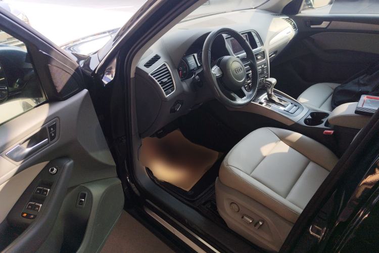 Used Audi Q5 2015 40 TFSI Trendy Edition Driver Seat