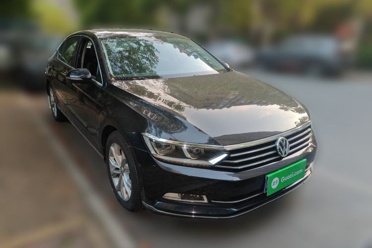 Used Volkswagen Magotan 2017 330TSI DSG Luxury Model Front Right 45 Deg