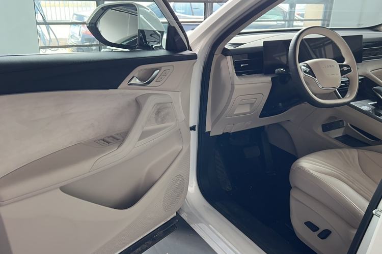 Used Roewe D5X DMH 2024 135 Tech Edition